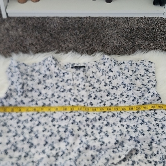 Adrianna Papell White Blouse with Blue Floral Print and Flutter Sleeves - Picture 12 of 12